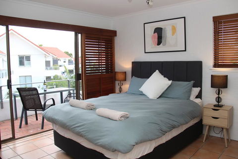 Haven On Noosa Hill - Sunset Views, Pools, Spa - Great Ocean Road Tourism 3