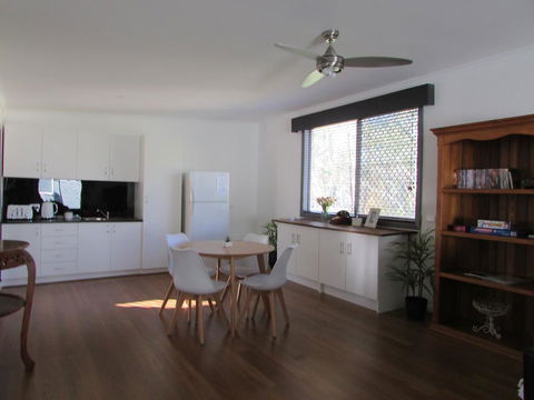 HEATHCOTE SHIRAZ COUNTRY STAYS - Great Ocean Road Tourism 1