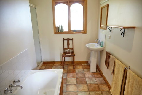 Herons Rise Vineyard Accommodation - Great Ocean Road Tourism 1