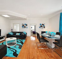 Hidden Gem in Cafe Strip Chadstone  King Bed - Great Ocean Road Tourism