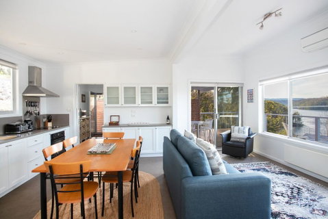 Home On The Water 21 Evans St Lake Conjola - Great Ocean Road Tourism 1