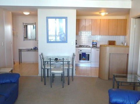 Homebush Bay Self-Contained Modern Two-Bedroom Apartments (BEN) - Great Ocean Road Tourism 3