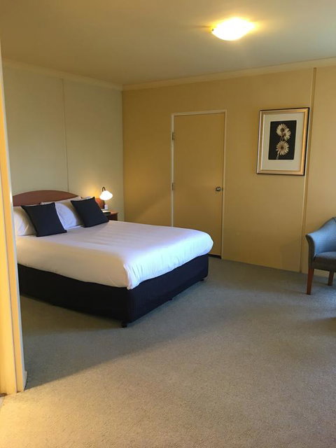 Hopkins House Motel & Apartments - Great Ocean Road Tourism 3