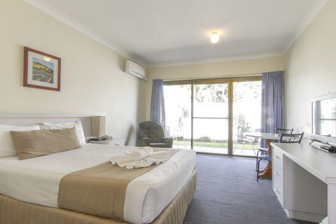 Island Palms Motor Inn - Great Ocean Road Tourism 2