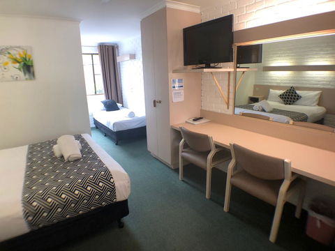 Jacaranda Place Motor Inn - Great Ocean Road Tourism 1