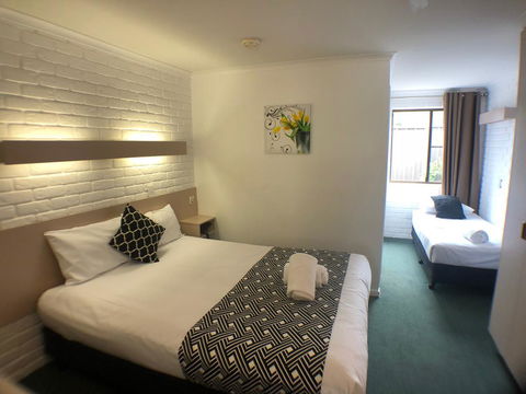 Jacaranda Place Motor Inn - Great Ocean Road Tourism 3