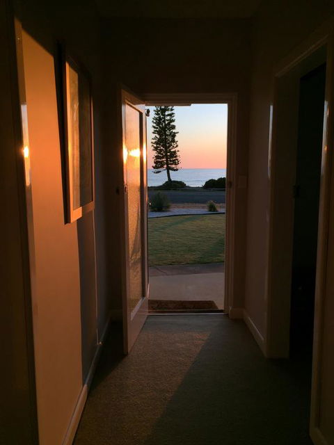 Jewel Of The South Beachside Holiday Rental - Great Ocean Road Tourism 2