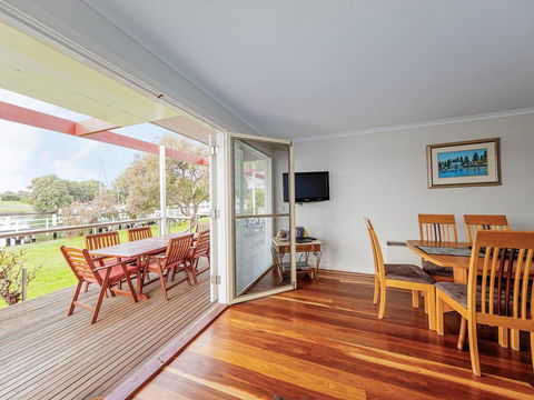 JOHANSSON'S PERCH No. 1 - Great Ocean Road Tourism 1