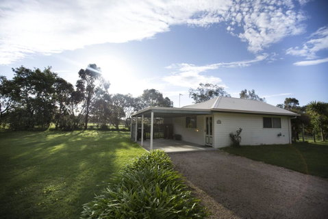 Karinya Cottage - Pet Friendly Country Retreat - Great Ocean Road Tourism 1