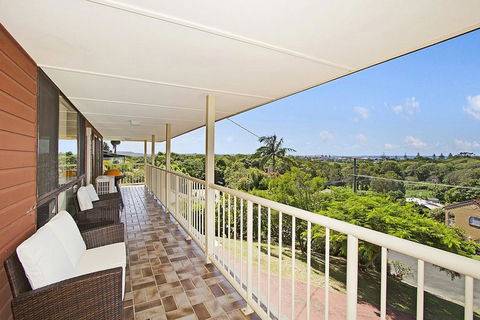 KINGSCLIFF HOLIDAY HOME ON THE HILL - SYD'S VIEW - Great Ocean Road Tourism 3