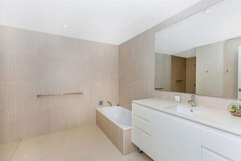 KINGSCLIFF OCEAN FRONT TERRACE 4 - Great Ocean Road Tourism 0