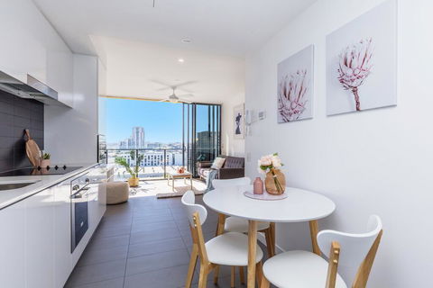 KOZYGURU FORTITUDE VALLEY AMAZING VIEW 2BED APT + FREE PARKING QFV010 - Great Ocean Road Tourism 2