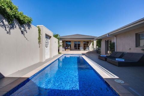 Kraimorie Large Family Beach House With Pool, Superb Water Views, Pool, And Games Room - Great Ocean Road Tourism 1