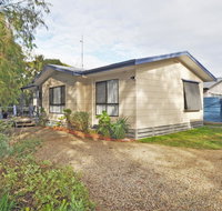KYEEMA - FREE WIFI  NETFLIX - PET FRIENDLY OUTSIDE ONLY - Great Ocean Road Tourism