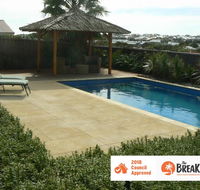 La Mer - Home with a Pool - Great Ocean Road Tourism