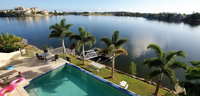 Lakehouse Family Oasis by Getastay