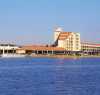 Lakes Hotel - Great Ocean Road Tourism