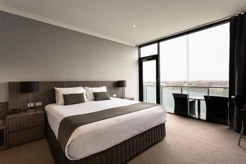 Lakes Hotel - Great Ocean Road Tourism 2