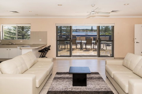 Lakeshore Apartments - Unit 5 - Great Ocean Road Tourism 2