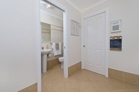 Laze Dayz At Lighthouse - Studio With Shared Pool - Great Ocean Road Tourism 3