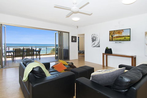 Lennox On The Beach Unit 2 - Lennox Head - Great Ocean Road Tourism 2