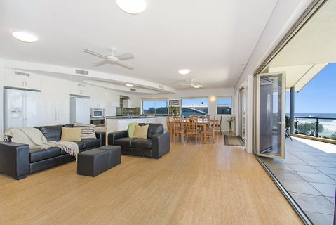 Lennox On The Beach Unit 2 - Lennox Head - Great Ocean Road Tourism 1