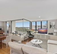 Light filled apartment with sweeping harbour views - Great Ocean Road Tourism