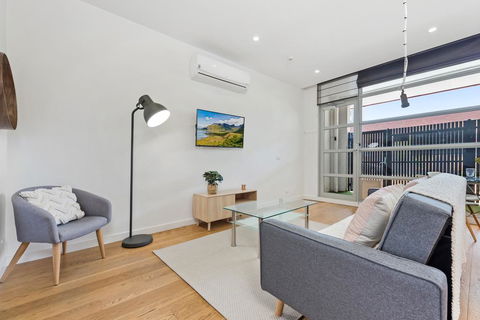 Light-Filled Beachside Apartment In Trendy Area - Great Ocean Road Tourism 1