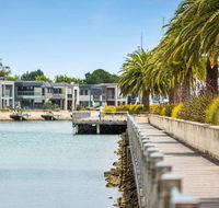 Luxe 101  Martha Cove waterfront luxury on the marina walk to beach - Great Ocean Road Tourism