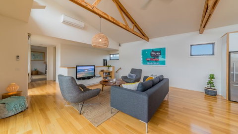 Luxe Townhouse - Linen/WiFi Included - Great Ocean Road Tourism 3