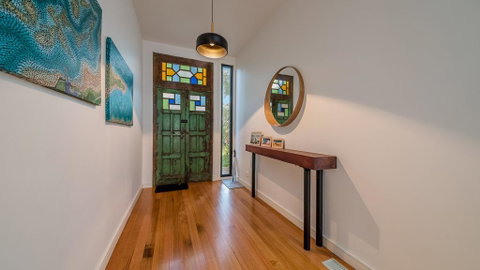 LUXURY BY THE SEA - CLOSE TO THE BEACH - Great Ocean Road Tourism 1