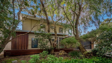 LUXURY BY THE SEA - CLOSE TO THE BEACH - Great Ocean Road Tourism 0
