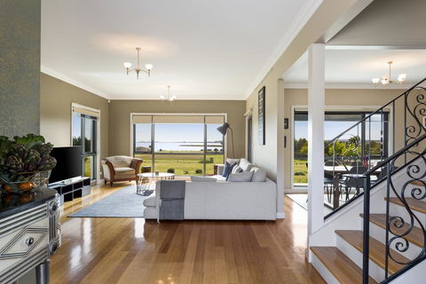 LUXURY WATERFRONT FAMILY HOME-TASMANIA (I)-L'Abode - Great Ocean Road Tourism 0
