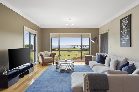 LUXURY WATERFRONT FAMILY HOME-TASMANIA (I)-L'Abode - Great Ocean Road Tourism 1