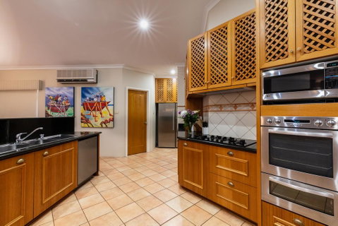 Maidstone Executive Residence - Great Ocean Road Tourism 2