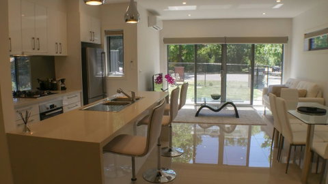 Maison Executive - Great Ocean Road Tourism 1
