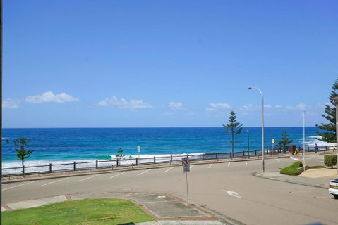 Marine Court - The Entrance - Great Ocean Road Tourism 1