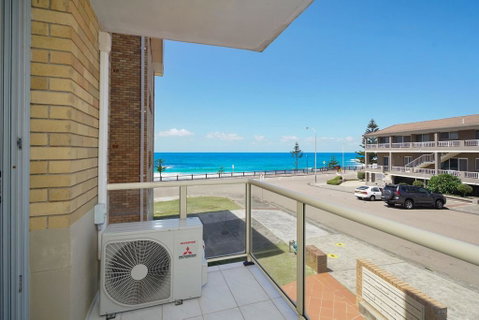 Marine Court - The Entrance - Great Ocean Road Tourism 0