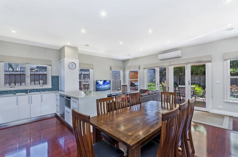 Merri Place - Great Ocean Road Tourism 0