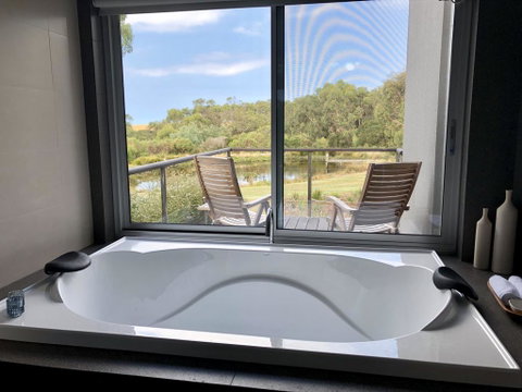 Messmates Luxury Eco Suites - Great Ocean Road Tourism 1