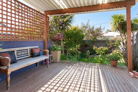 METRES TO THE BEACH - MORNINGTON - Great Ocean Road Tourism 1