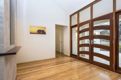 Metricup House - Elegant Country Retreat - Great Ocean Road Tourism 3