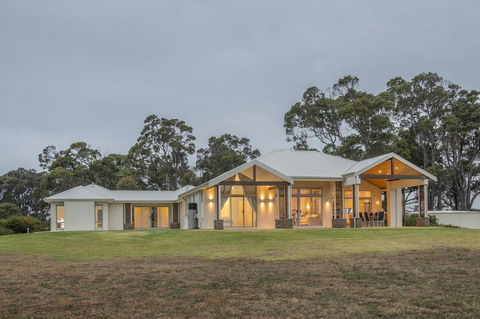 Metricup House - Elegant Country Retreat - Great Ocean Road Tourism 1