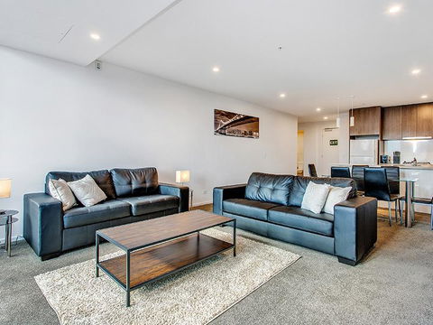 MJ Shortstay Southbank Grande Apartment - Great Ocean Road Tourism 3