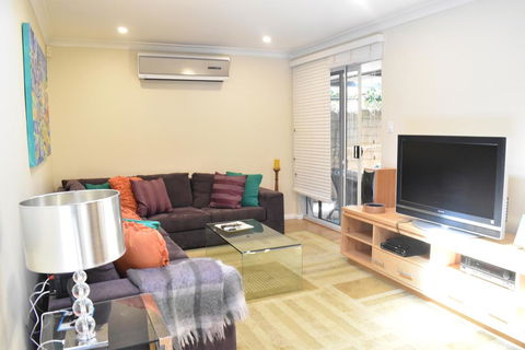 Modern 2 Bedroom Unit Close To CBD - Great Ocean Road Tourism 0
