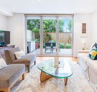 Modern apartment with large courtyard and short walk to Bondi Beach - Great Ocean Road Tourism