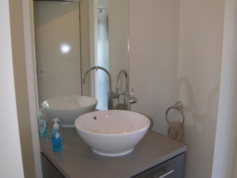 Modern Beachside 5 Bedrooms - Great Ocean Road Tourism 3