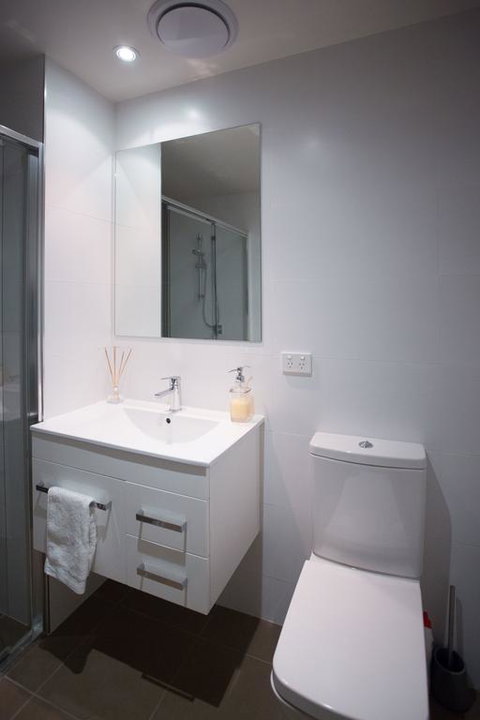 Modern Executive Apartment @ Braddon, 1BR, Wine, Wifi, Secure Parking, Canberra - Great Ocean Road Tourism 3