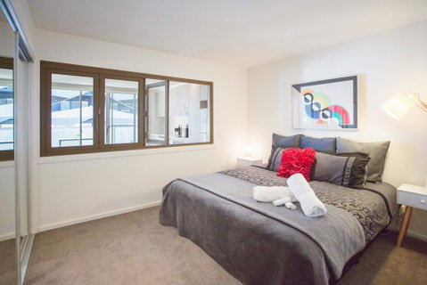 Modern Executive Apartment @ Braddon, 1BR, Wine, Wifi, Secure Parking, Canberra - Great Ocean Road Tourism 2