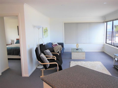 Modern Hobart Apartment With Stunning Views - Great Ocean Road Tourism 3